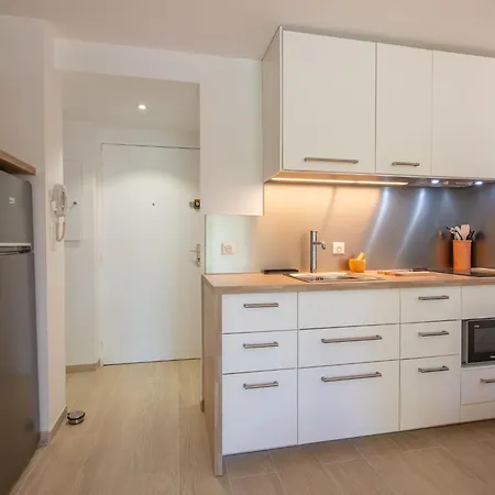 Апартаменты Domaine Du Preconil-5 By Interhome